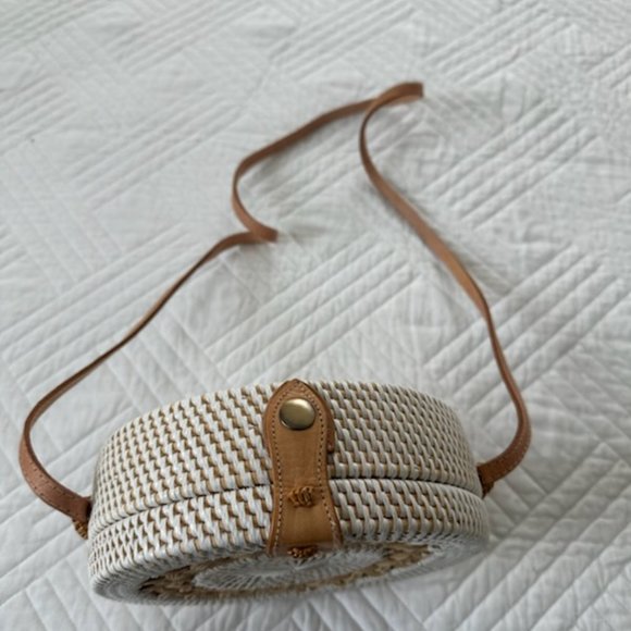 Stylish White and Tan Crossbody Bag - Picture 2 of 4